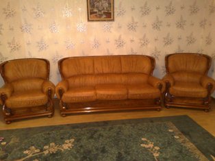 Кожаный диван и 2 кр...